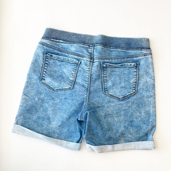 Arizona Jean Co. pull on midi shorts - Picture 2 of 5